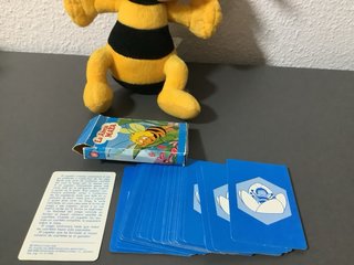 Peluche Maya la Abeja + Fournier Cartas