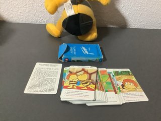 Peluche Maya la Abeja + Fournier Cartas