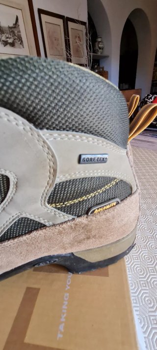 Scarponcini Trekking Dolomite in goretex