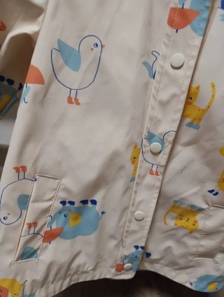 Chubasquero infantil con estampado de animales