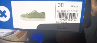 Zapatillas de lona beige y blancas