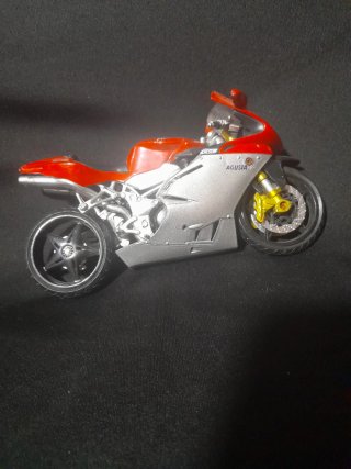 Moto a escala MV Agusta