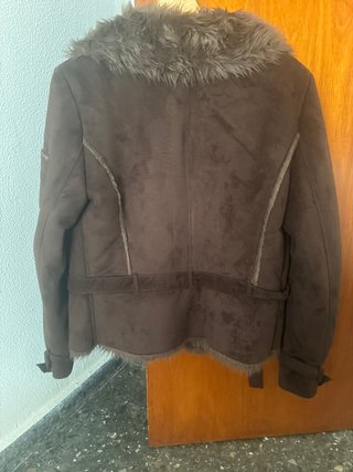 Chaqueta Zara efecto ante con pelo Talla M