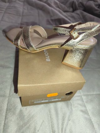 Sandalias doradas tacón bajo talla 37