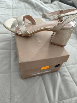 Sandalias doradas tacón bajo talla 37