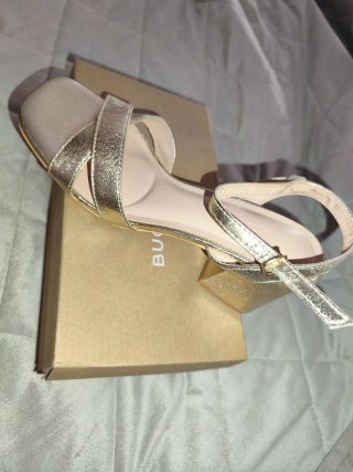 Sandalias doradas tacón bajo talla 37