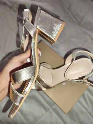 Sandalias doradas tacón bajo talla 37