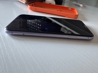 iPhone 11 64GB Viola con batteria al 70%