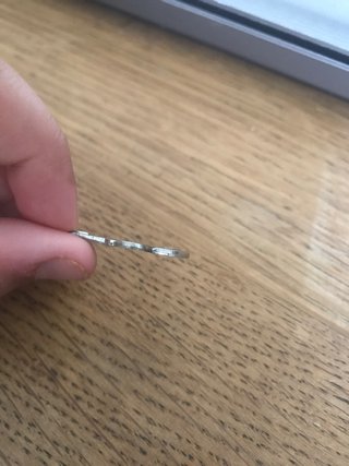 Llave pequeña plateada con número 13
