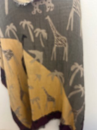 Pañuelo Grande Estampado Animales y Palmeras