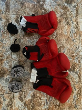 Kit Boxeo Guantes y Vendas Rojas