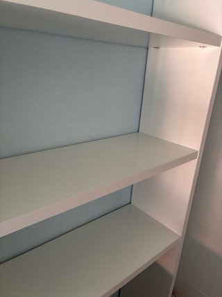 Estantería blanca de madera