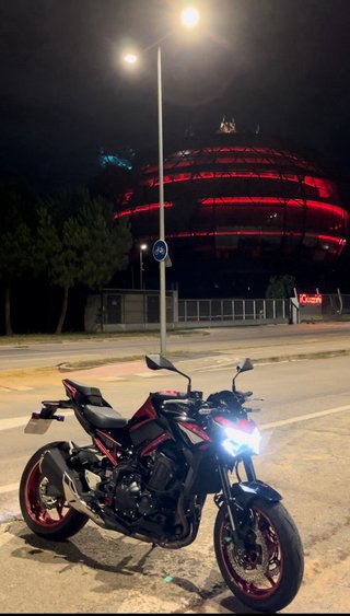 Kawasaki Z900 2024 • 15.000km