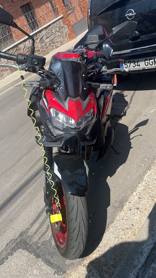 Kawasaki Z900 2024 • 15.000km