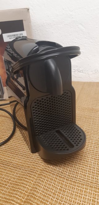 Cafetera Nespresso Delonghi Negra