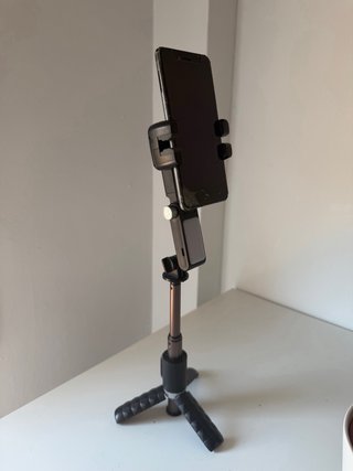 Trípode móvil con luz y control remoto