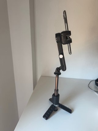 Trípode móvil con luz y control remoto