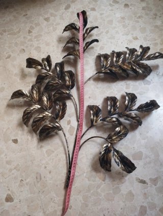 Adorno de pared ramillete metal dorado y negro
