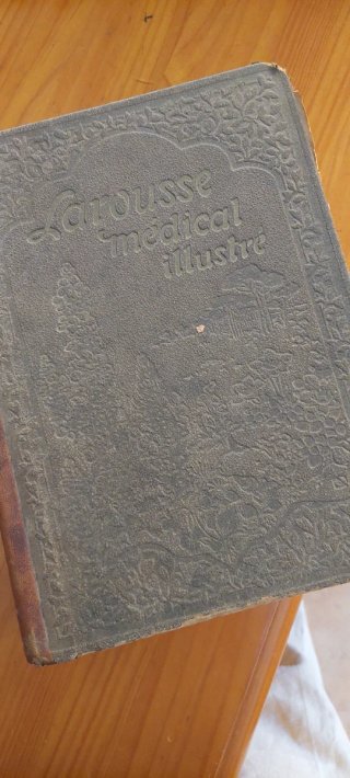 Libro clásico de medicina Larousse Medical ilustre