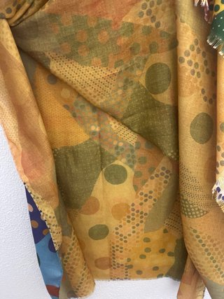 Pañuelo estampado círculos y formas