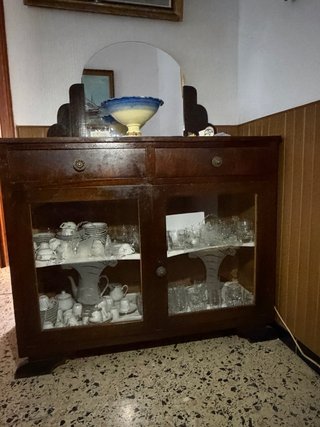 Vitrina de comedor de madera