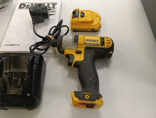 PACK DEWALT ATORNILLADOR + TALADRO DCK211D2T