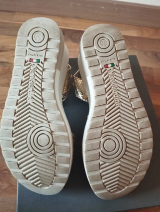 Sandalias Nero Giardini Beige y Doradas Talla 37