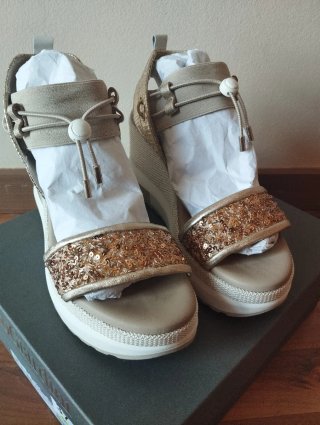 Sandalias Nero Giardini Beige y Doradas Talla 37