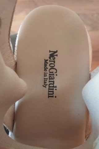 Sandalias Nero Giardini Beige y Doradas Talla 37