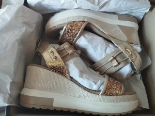 Sandalias Nero Giardini Beige y Doradas Talla 37