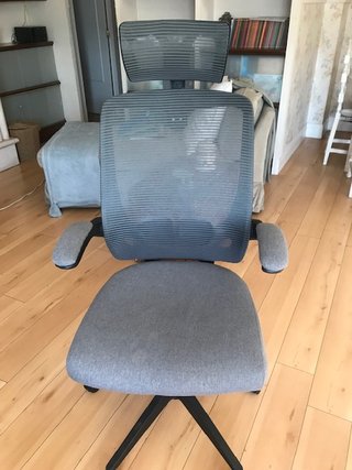 Silla de oficina ergonómica con ruedas