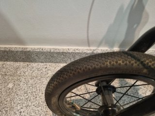 Bici de equilibrio amarilla