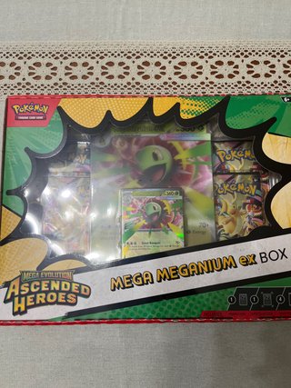 Caja Pokémon Mega Meganium EX en ingles