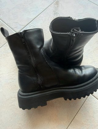 Stivaletti Zara neri con zip chunky
