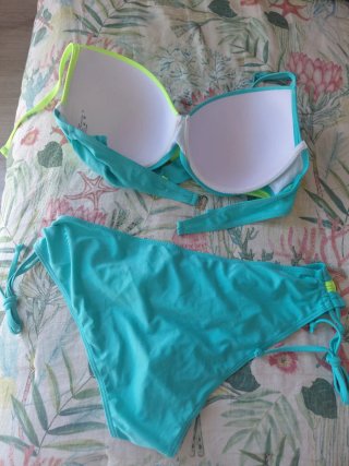 Bikini dos piezas verde y amarillo