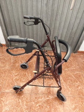 Andador Mobiclinic Escorial plegable con asiento