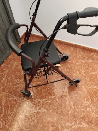 Andador Mobiclinic Escorial plegable con asiento