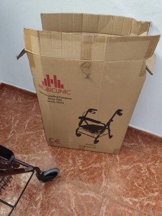 Andador Mobiclinic Escorial plegable con asiento