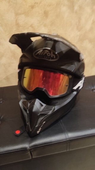 Casco Airoh + Gafas Fox Moto