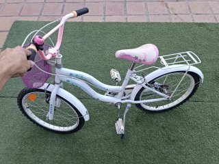 Bicicleta Niña Blanca con Cesta Rosa
