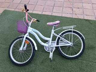 Bicicleta Niña Blanca con Cesta Rosa