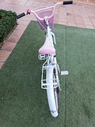 Bicicleta Niña Blanca con Cesta Rosa