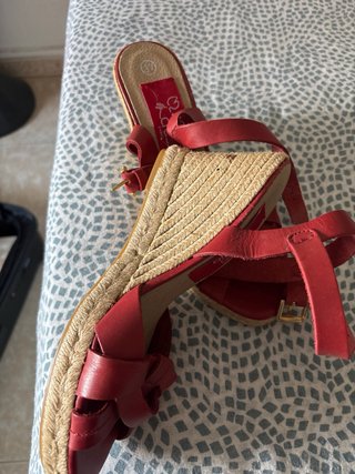 Sandalias de cuero rojas talla 37