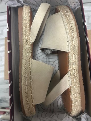Sandalias planas beige y blancas T:38 NUEVO
