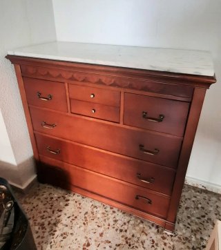 Cómoda de madera maciza