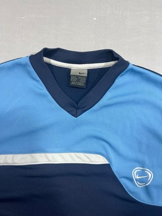 Camiseta Nike azul y blanca