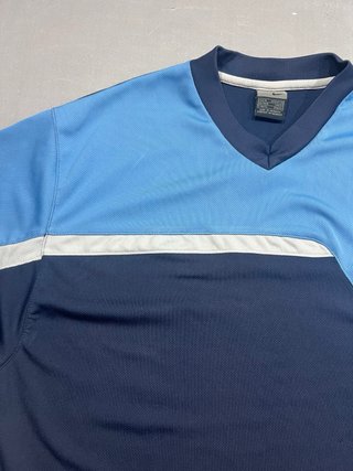 Camiseta Nike azul y blanca