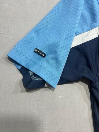 Camiseta Nike azul y blanca