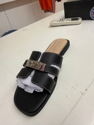 Sandali neri con fibbia