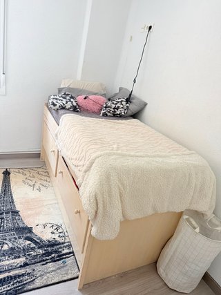 Cama individual con cajones